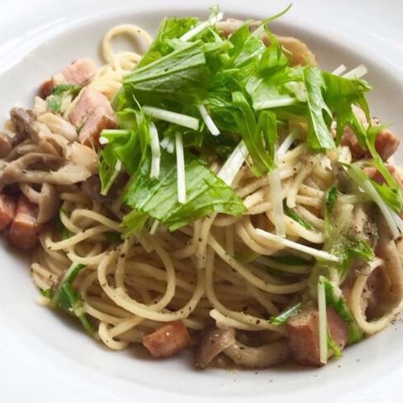 ベーコン、きのこ、水菜のパスタ(カフェ エデン 江坂店)