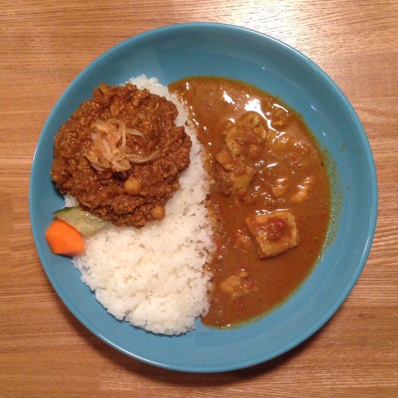 チキンとキーマのハーフ＆ハーフ(松と枝)