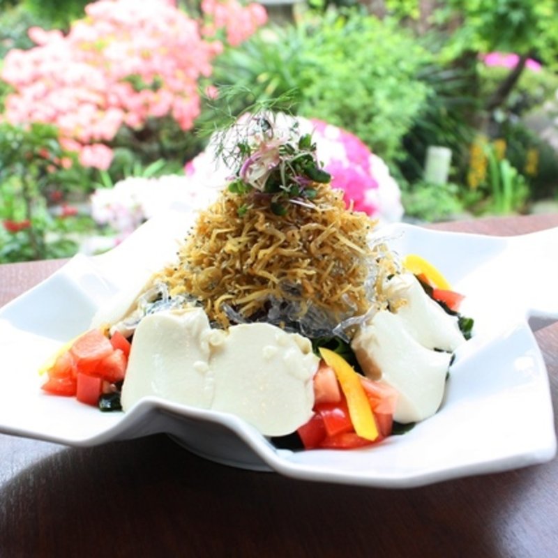 豆腐と海草のサラダ(古民家郷土料理 市川おいどん)