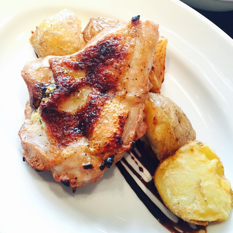 鳥取産鶏もも肉のハーブマリネグリル(THE CITY BAKERY BRASSERIE RUBIN)