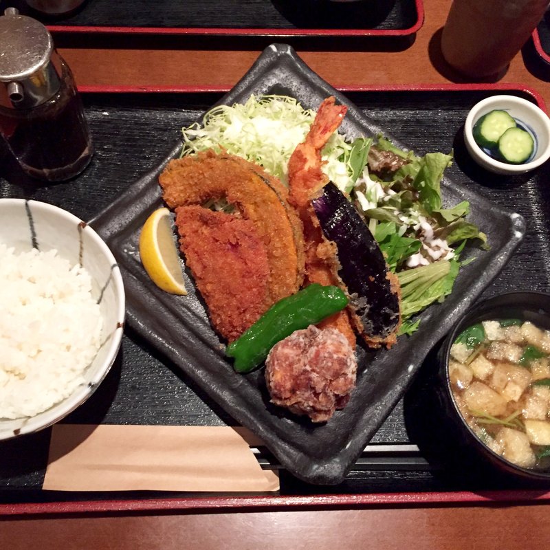 フライ定食(ふうれん )