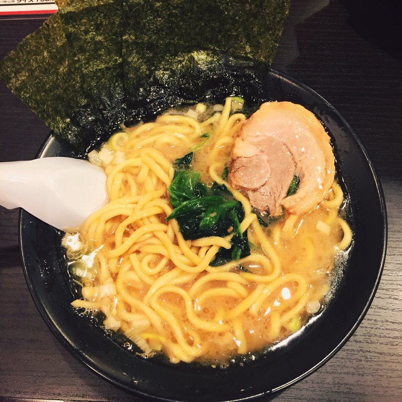 醤油豚骨(横浜家系ラーメン 市ヶ家)