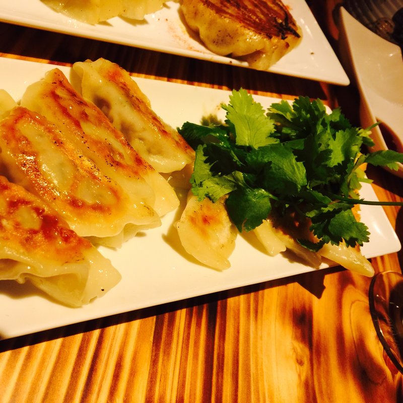 やみつきパクチー餃子（6個）(オペレッタ52 )