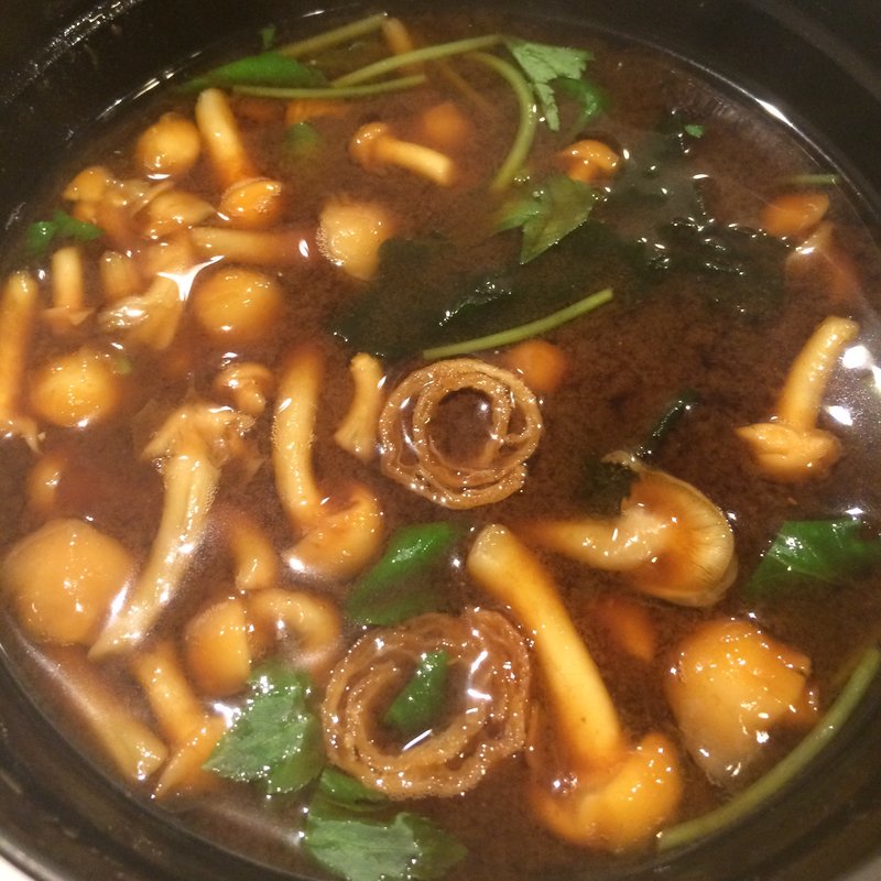 赤だし（なめこ）(すし和食のお店田まい （たまい）)