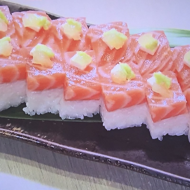 サーモンとクリームチーズの箱寿司(一作鮨)