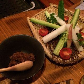 彩り野菜のざる盛り〜自家製鶏味噌で〜(ちゃぼ)