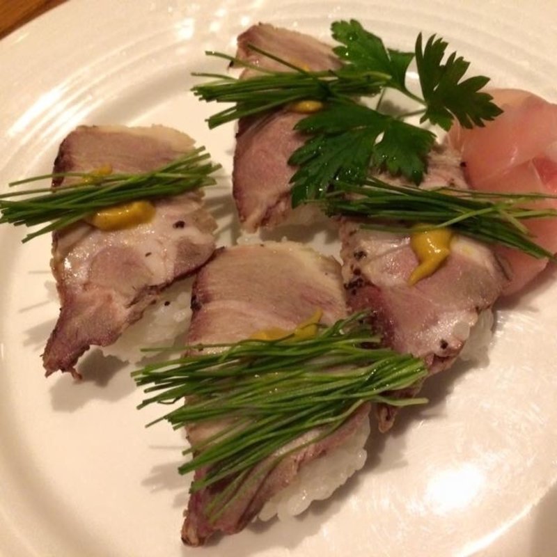 イベリコ豚すし(新宿　inton （いんとん）)