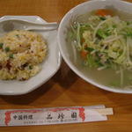 タン麺と半チャーハン