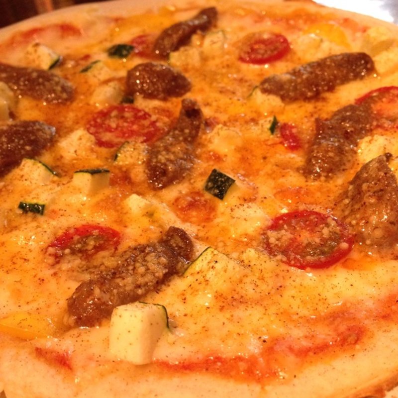 ラムソーセージと夏野菜のピザ(Public ARROW'S)