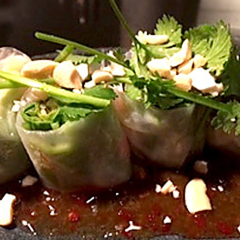 ズワイガニとアボガドの生春巻き(夢酒 ダイニングバームッシュ藤沢店)