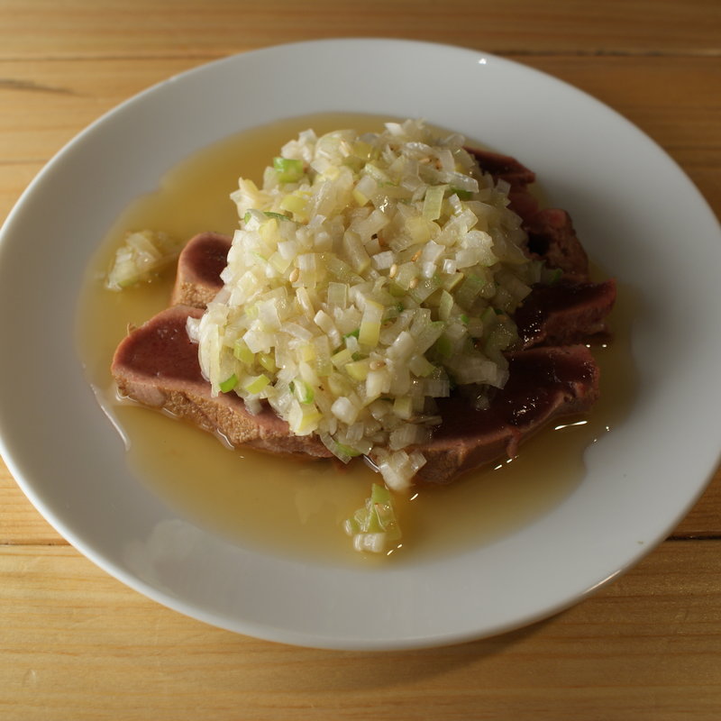 本日のおすすめ新鮮ホルモン刺し(炭火焼きホルモン まんてん 中目黒店)