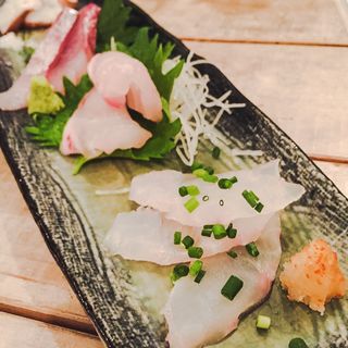 刺身盛り合わせ(港町食堂 )