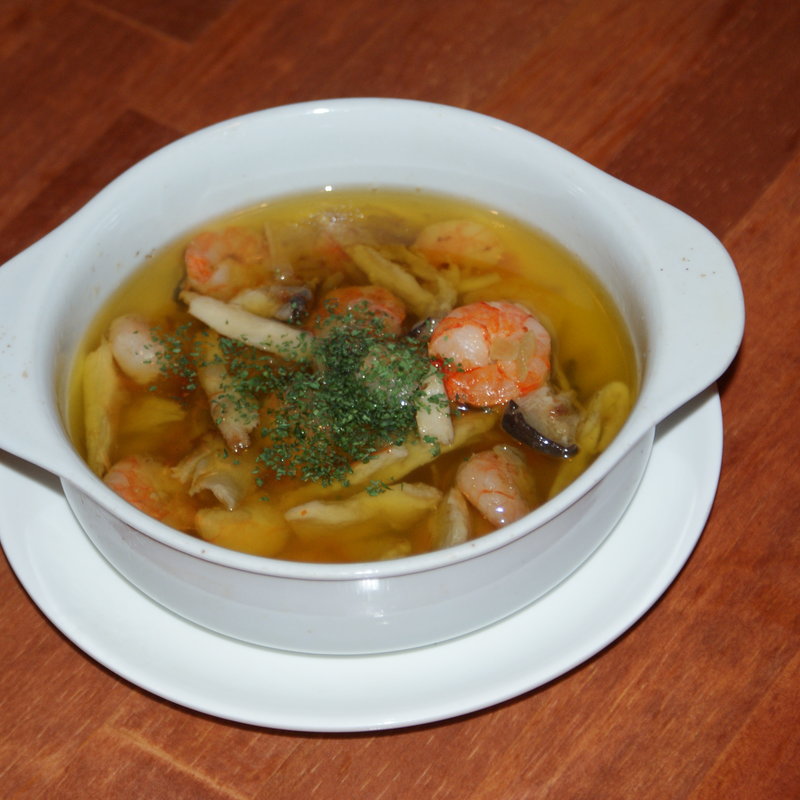 魚介たっぷりのスープ煮込み(ワインとお食事 メイプル 新橋)