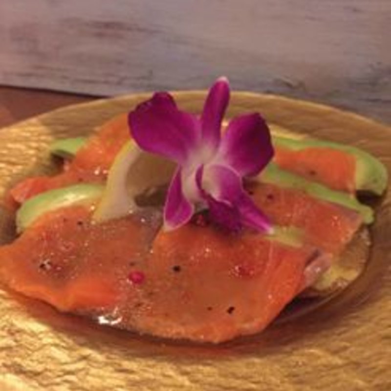 サーモンとアボカドのカルパッチョ(グラッシー （Glassy）)