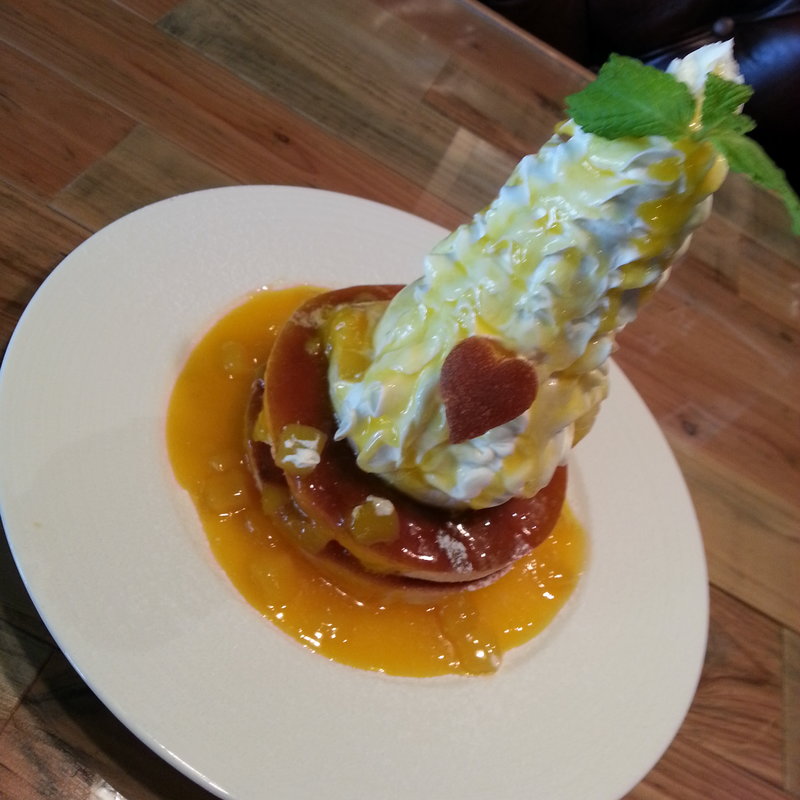 マンゴーのタワーパンケーキ(miel miel)