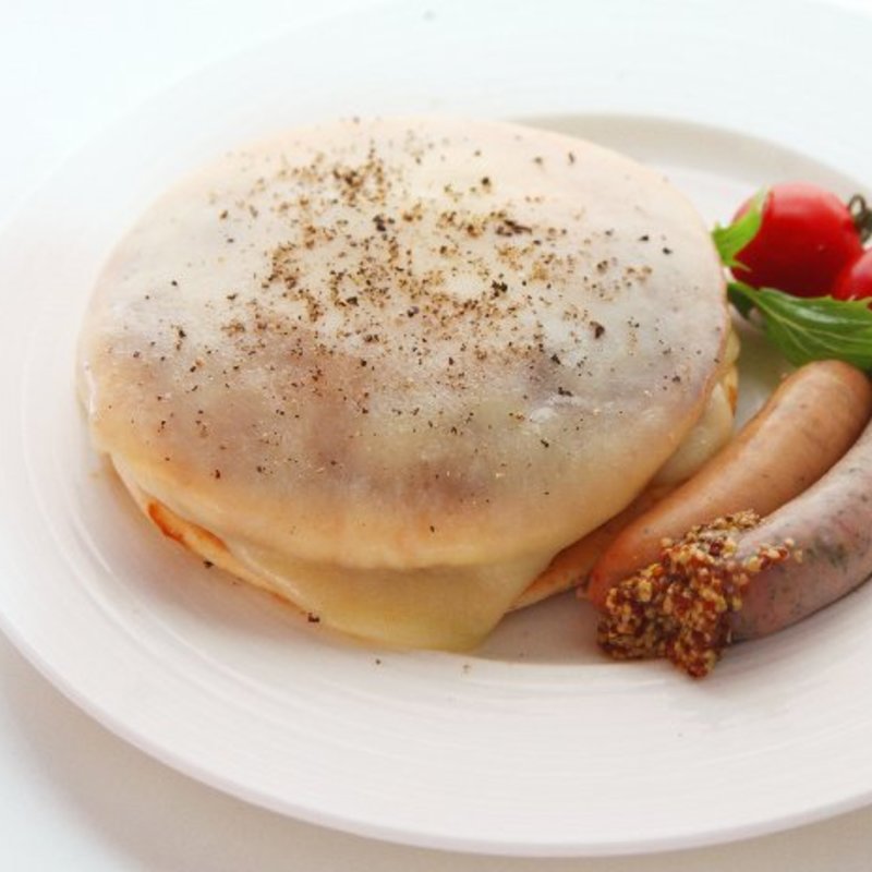 ソーセージとモッツアレラチーズのパンケーキ(miel miel)