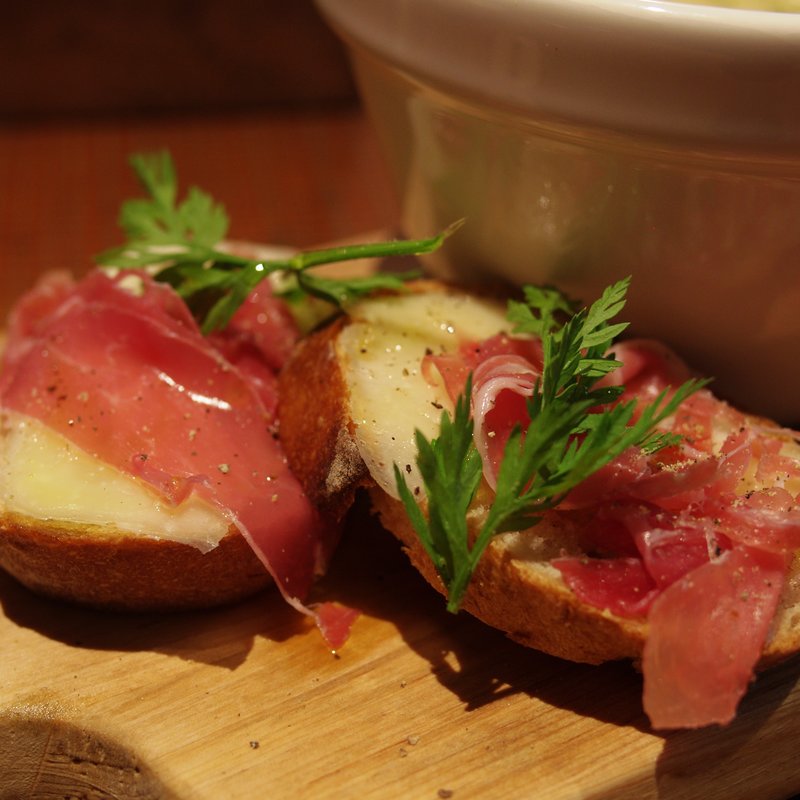 生ハムとペコリーノチーズのタルティーヌ(ファクトリー （FACTORY）)