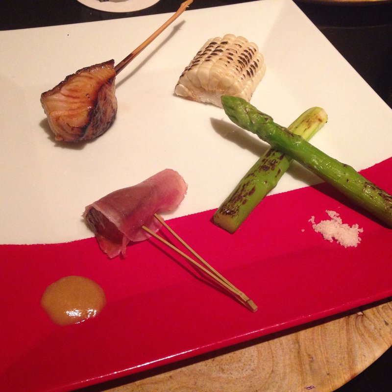 コース内のフォアグラ生ハム巻きやホワイトコーン(銀座 匠 )