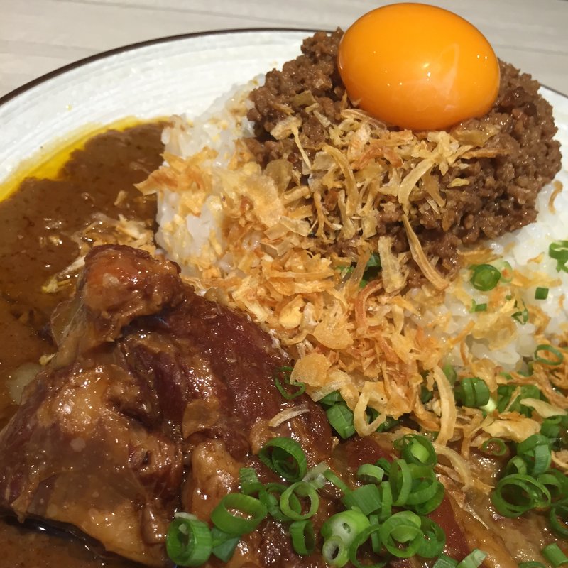 MIX.300g.キーマ.国産豚煮込み.フライドオニオン(吉田カレー  )