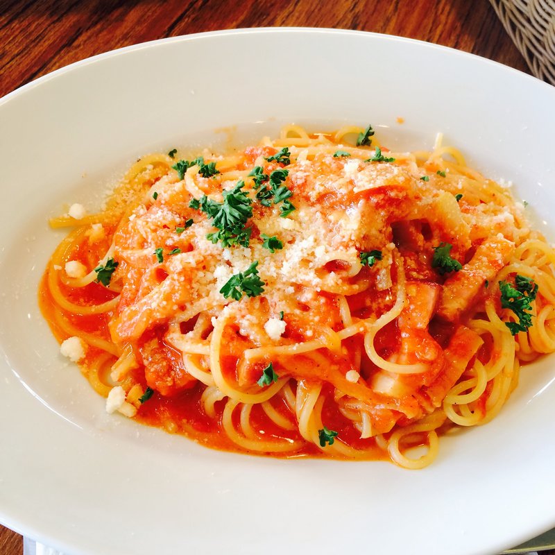 ベーコンとチーズのトマトソースパスタ(ADONE 千駄ヶ谷店 （アドーネ）)