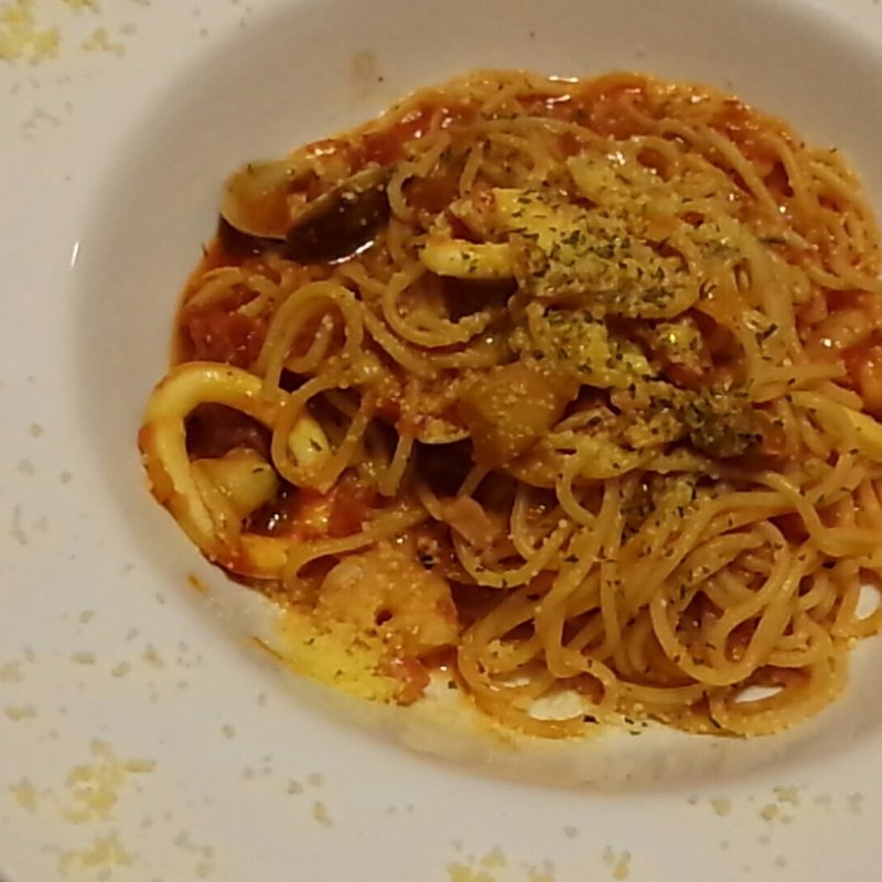 魚介とチーズの韓国風辛口トマトパスタ(マンジャーレ )