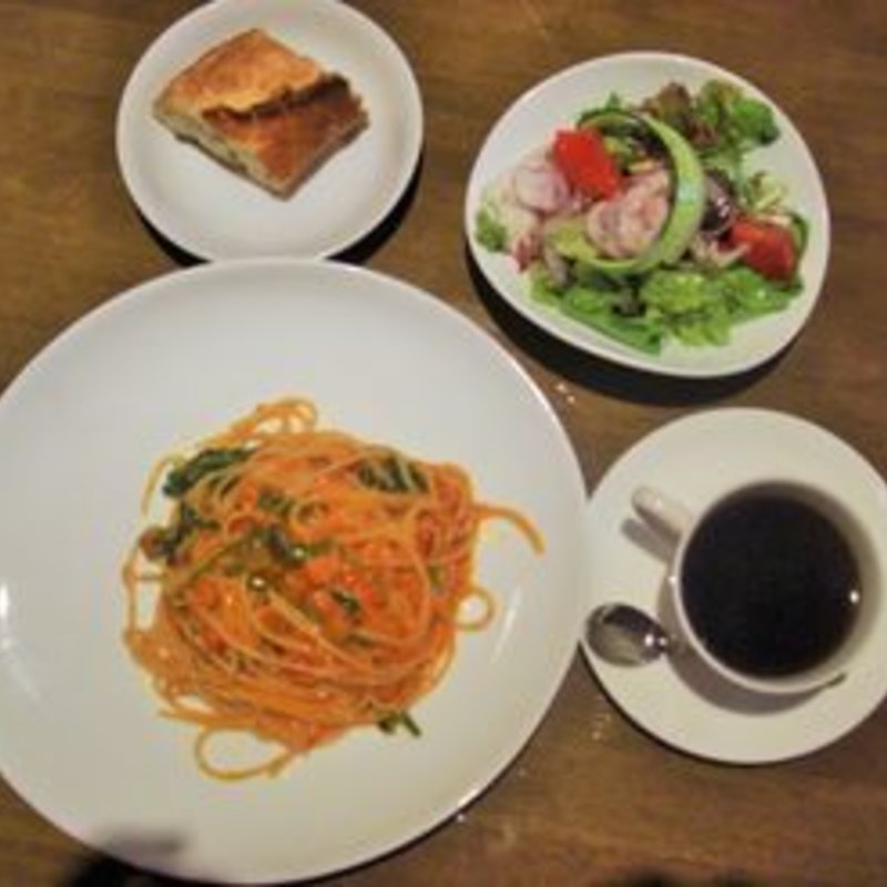 サーモンとほうれん草のトマトクリームスパゲッティランチ(Trattoria Vino)
