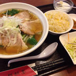 チャーシュー麺と半チャーハン(麒麟宴 市ヶ谷店)