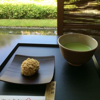 上生菓子と抹茶(虎屋菓寮　京都一条店)