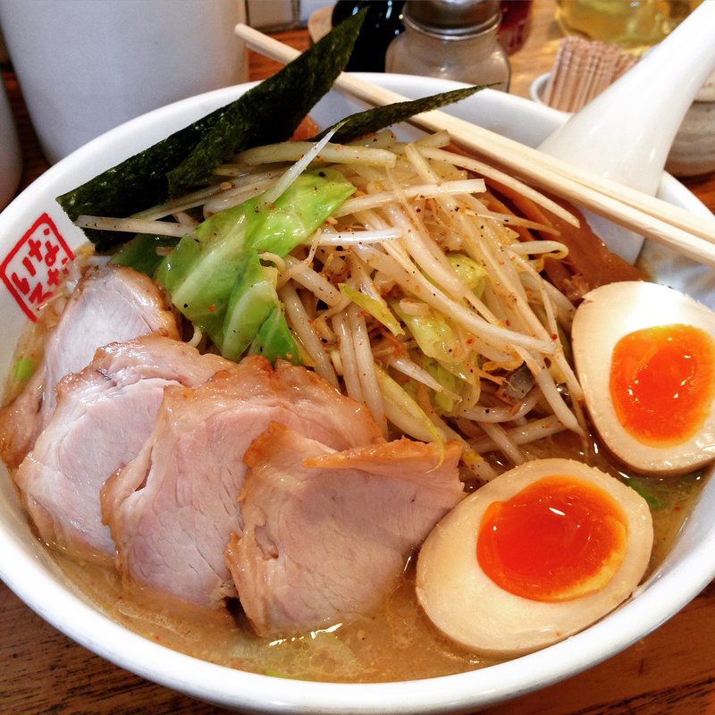 ごちゃ盛り味噌らーめん(らーめん なないろ)