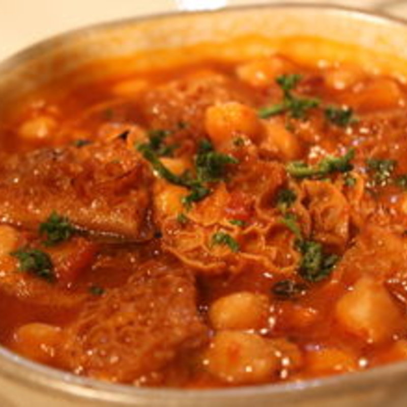 ハチノスとひよこ豆のトマト煮(バル・アキ （Bar Aqui）)