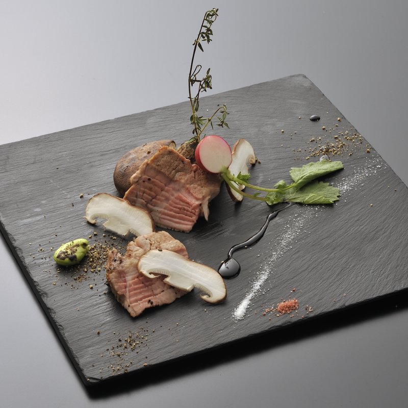 秋田県特産八幡平ポークの秋田焼き(MANIMAL （マニマル）)