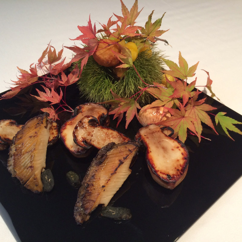 鮑とマツタケのグリル(フレンチ マルゴット・エ・バッチャーレ（Margotto e Baciare）西麻布)