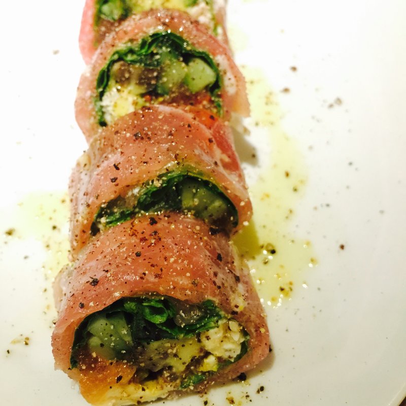 生ハムとアボカドのクリームチーズロール(ベトナムビストロ asiatico（アジアティコ）)