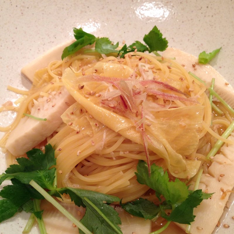 湯葉と筍のこななの黒風味みょうが添え(こなな 横浜モアーズ店)