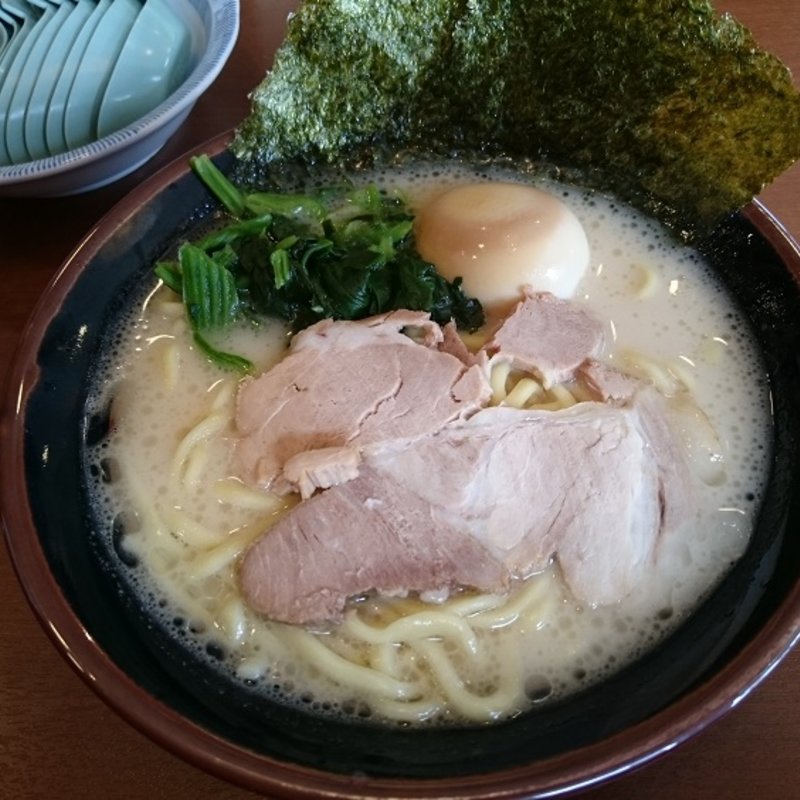 豚骨塩味玉ラーメン（並）(横浜家系ラーメン 誠家 三郷店)