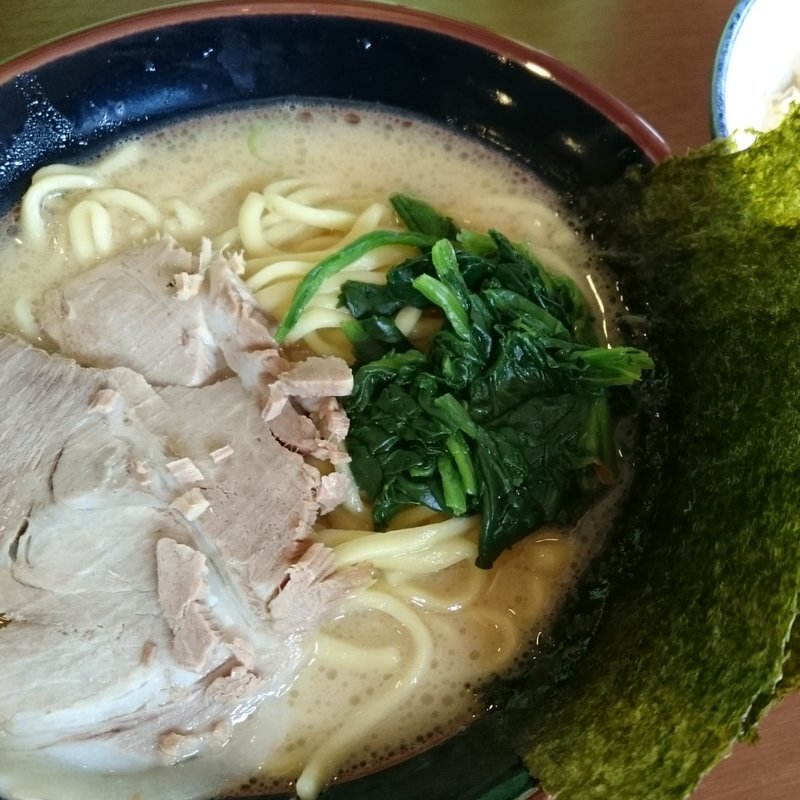 豚骨醤油ラーメン（並）(横浜家系ラーメン 誠家 三郷店)