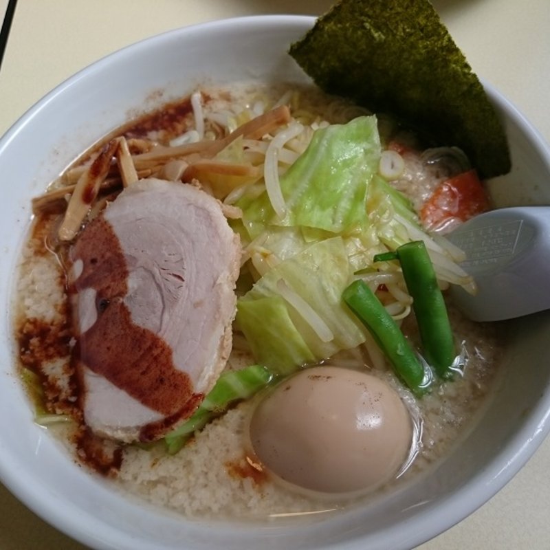 野菜のっけらーめん（並）(めん吉 新松戸店)