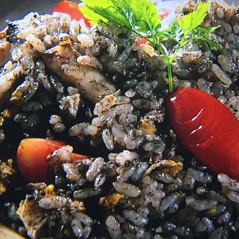 イカスミピラフ(OOLUTO Kitchen Bar)