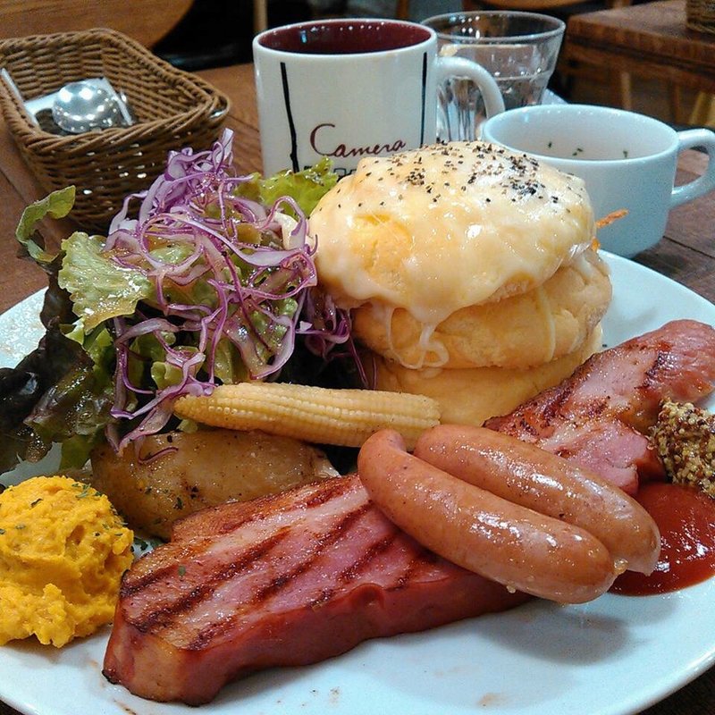 生ハムとカマンベールのサラダ、パン、スープ(cafe Blue Bird)
