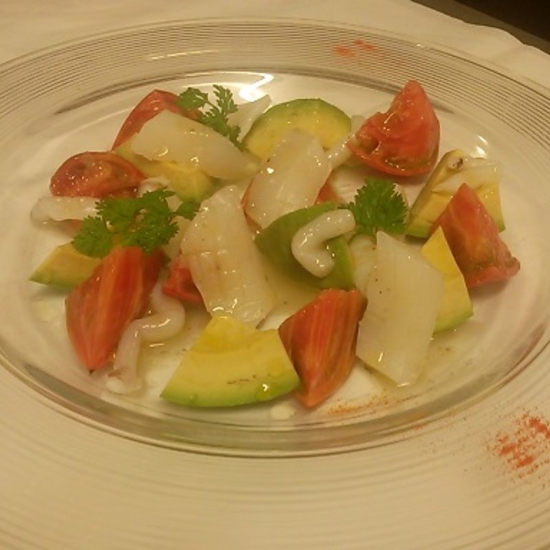 イカとアボカドの前菜(Maru'sTable （マルズターブル）)