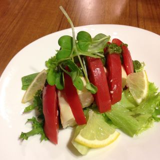 有機トマトと塩麹豆腐のカプレーゼ(たまな食堂 Natural-shift Kitchen 麹町店 （【旧店名】たまな咖喱）)