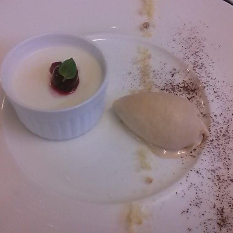 パンナコッタ　バニラ添え(Maru'sTable （マルズターブル）)