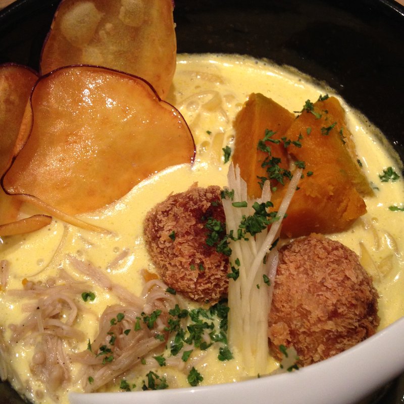 ソラのハロウィン　黄彩麺(ソラノイロ ARTISAN NOODLES)