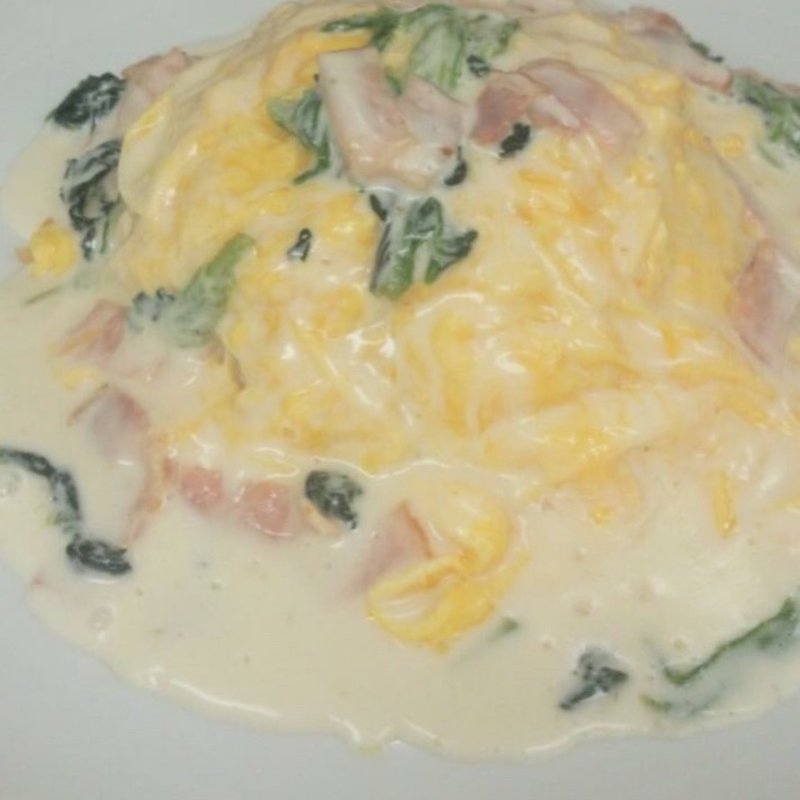 ベーコンとほうれん草のクリームソースふわとろオムライス(オムライス＆cafe STYLE)