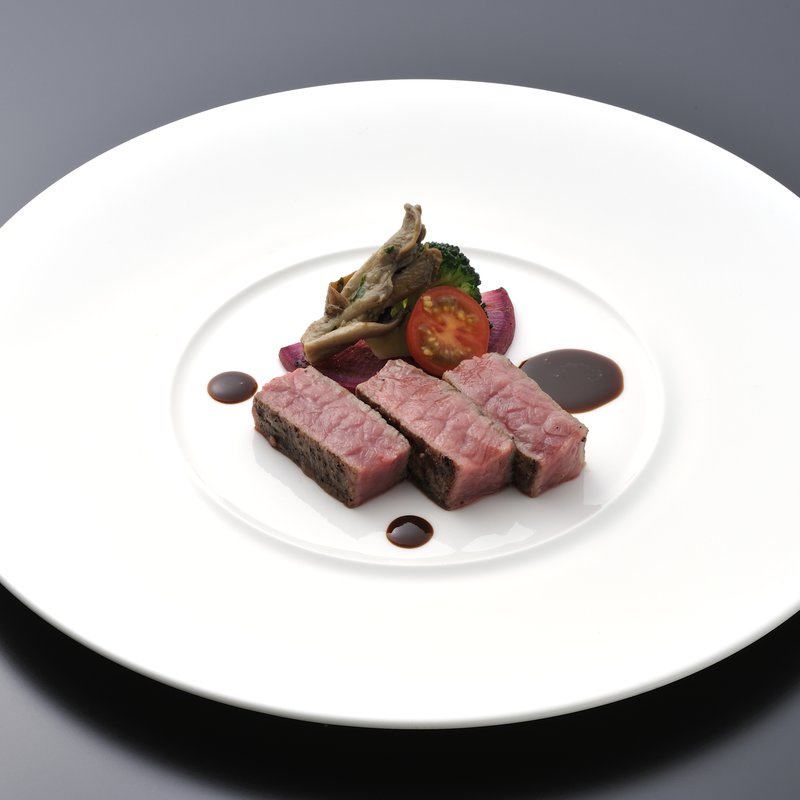 厳選した和牛肉のグリル バルサミコソース(MISCELA D’ORO)