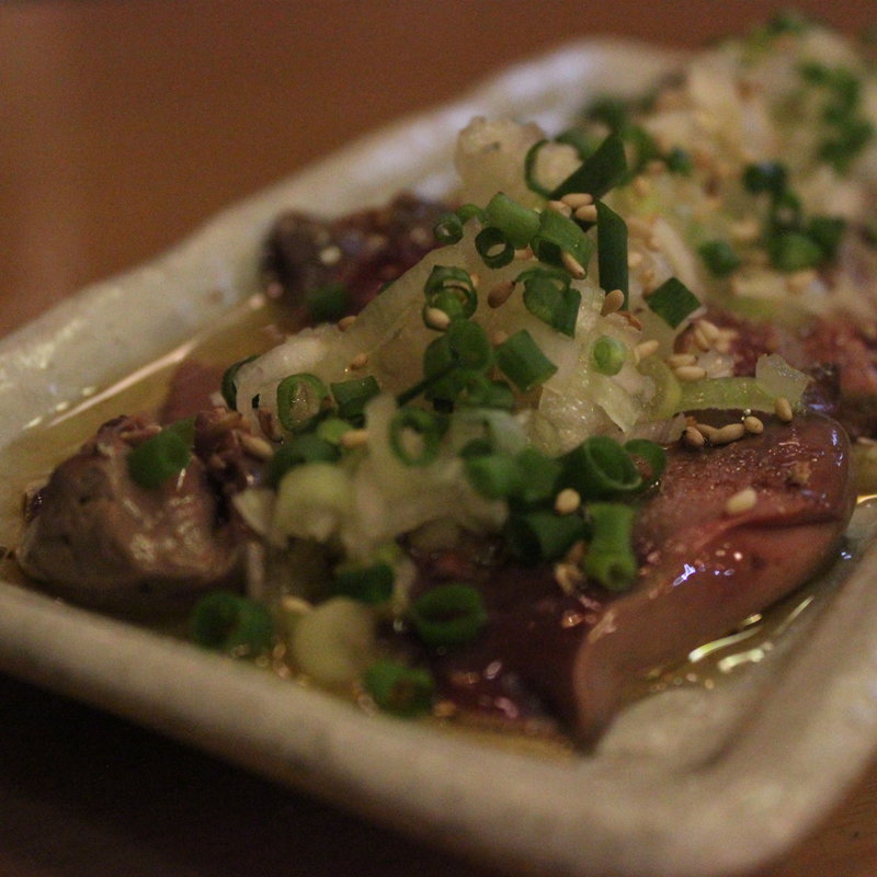 大山鶏　れば刺(もつ焼 煮込み ヤリキ 上野総本店)