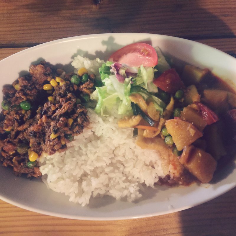 野菜カレー+キーマカレー（M）(GHEE （ギー）)