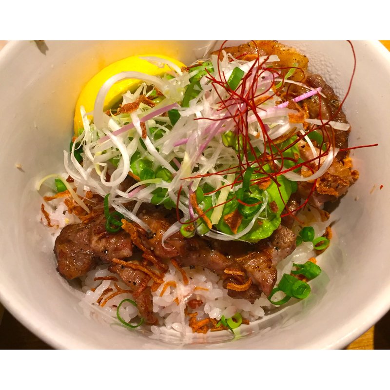 とんてきアボカド丼塩レモンソース(黒ぶたや -ルミネ町田-)