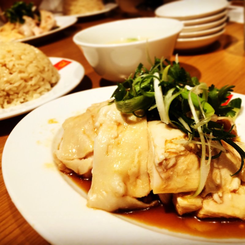 スチームドチキンライス(WEE NAM KEE HAINANESE CHICKEN RICE)