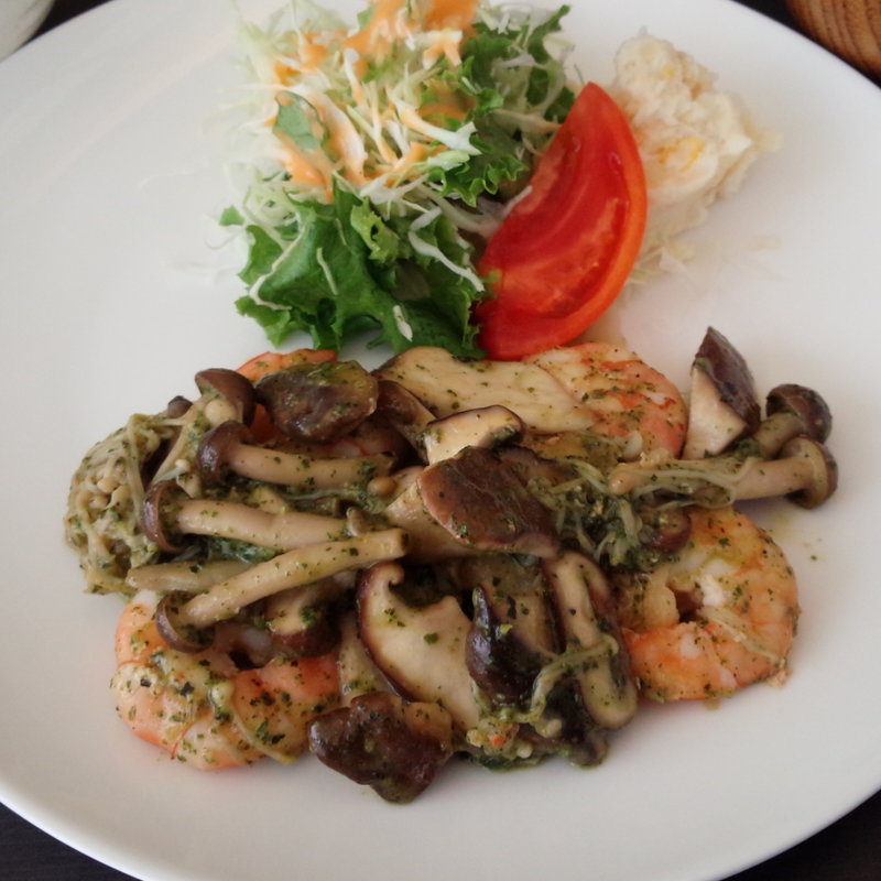 海老ときのこのバジルソース炒め(Loop )